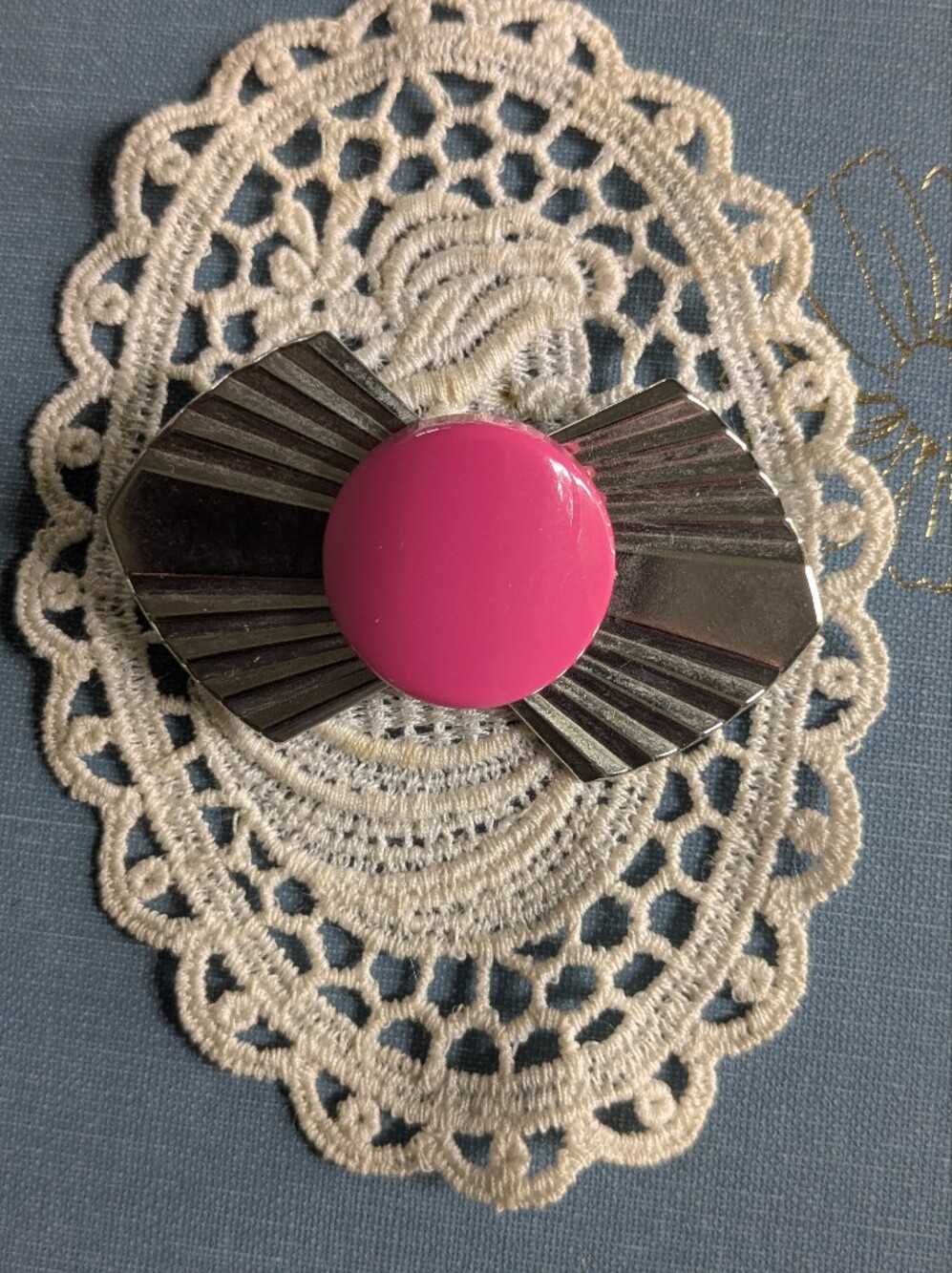 Vintage Art Deco Style Pink Lucite & Silver‎ Tone Brooch